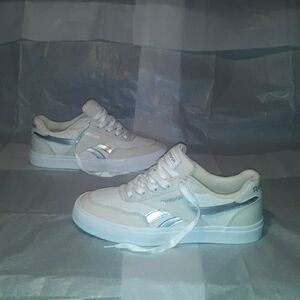 Reebok Sneakers, Brand NEW, Women size 8.